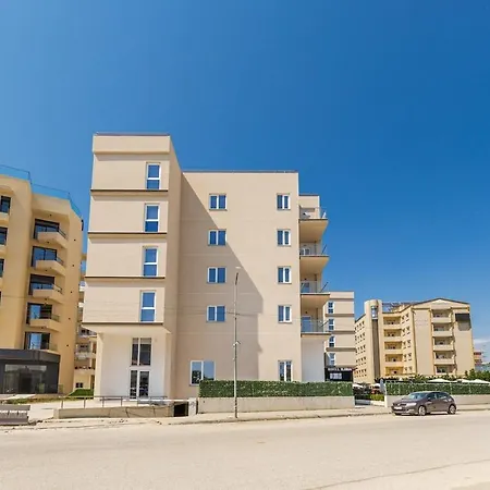 Aqua Breeze 2br By Pikhost Apartment